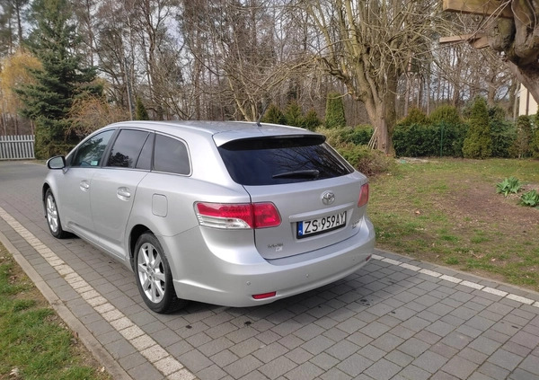 Toyota Avensis cena 25010 przebieg: 266000, rok produkcji 2010 z Maszewo małe 781